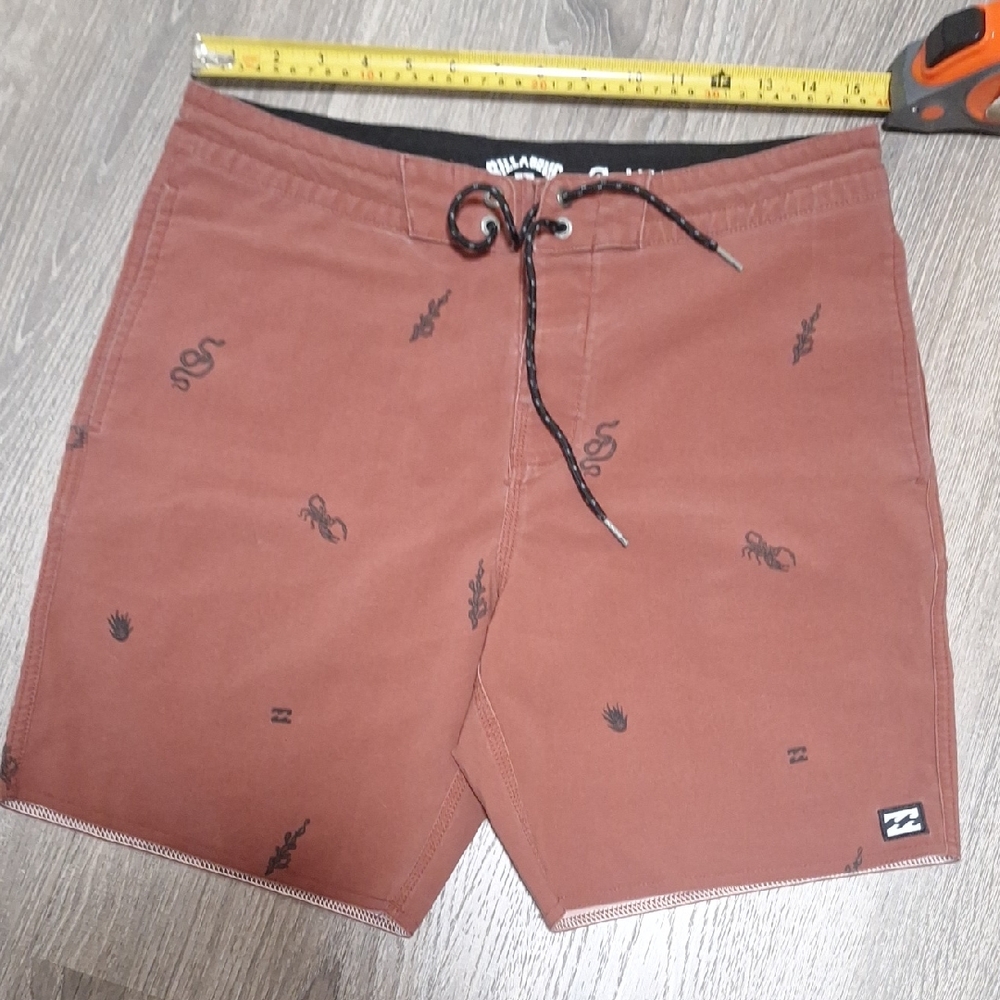 Billabong Men's Rust Board Shorts | Faded Pattern | Size 30